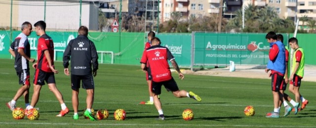 Espinosa se recupera de su lesión muscular y estará ante el Tenerife