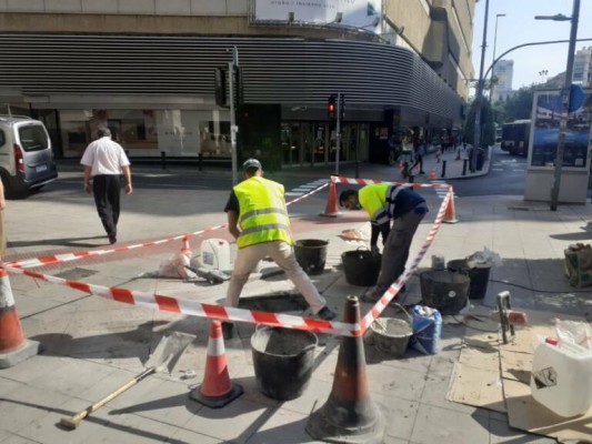 El nudo de las contratas: Alicante adjudica las aceras y sondea dividir en lotes la limpieza escolar