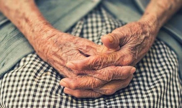 Los podólogos alertan de que el frío fomenta la aparición de sabañones en los pies de las personas mayores