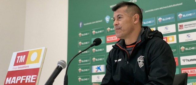 Almirón: “Espero cuatro, cinco o seis fichajes para ser más fuertes”
