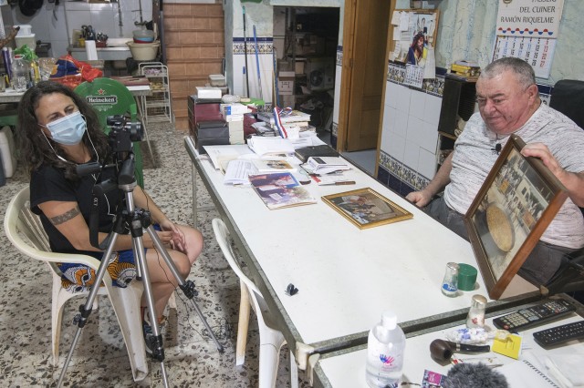 Alicante presenta el documental que recoge la memoria colectiva del barrio de San Antón 