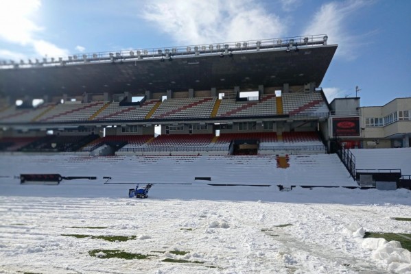 La nieve sigue amenazando el Rayo-Elche de Copa