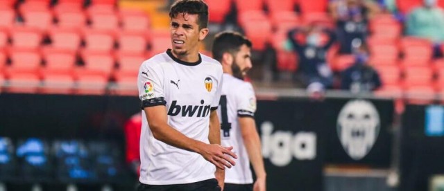 Gabriel Paulista tiene mucho que enseñarle a ese tal Peter Lim