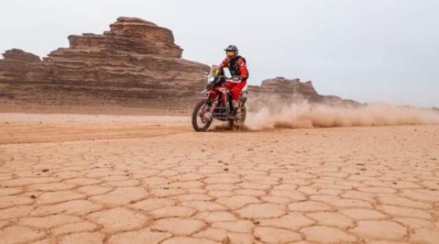 Barreda abandona el Dakar tras saltarse un punto de repostaje y quedarse sin gasolina