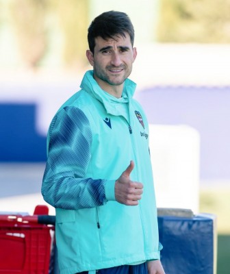 Postigo acude al entrenamiento tras ser padre 