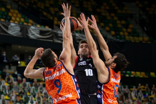 El Valencia Basket, obligado a frenar su caída ante el Estrella Roja