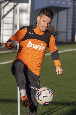 Gameiro reaparece en Paterna y Gabriel suma otro entrenamiento