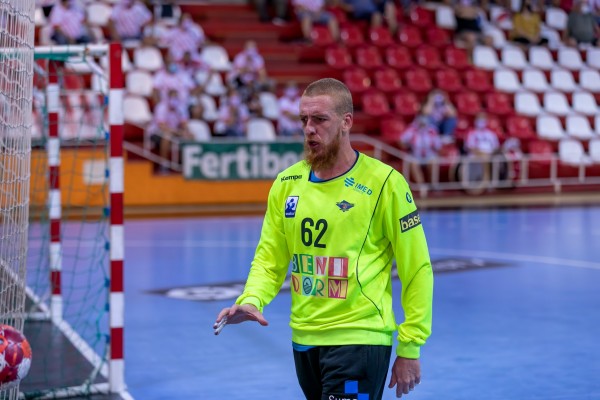 Leo Tecariol, portero brasileño del Benidorm, se queda sin Mundial a dar positivo por Covid-19