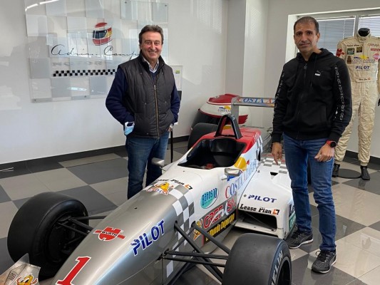 Marc Gené imparte una masterclass en las instalaciones de Campos Racing en Alzira
