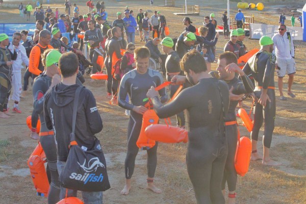 Los húngaros Daniel Szekelyi y Nicoletta Kiss ganan el Oceanman de Tabarca