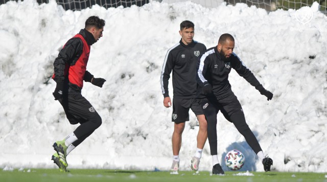 El Rayo prepara el cruce copero con el Elche entre la nieve, el hielo y la preocupación por la Covid-19
