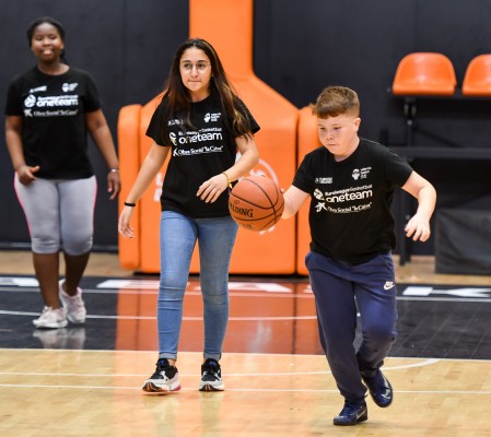 Valencia Basket inicia su 9º proyecto 'One Team', ahora con el IES Peset Aleixandre de Paterna
