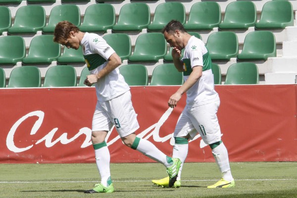 El Elche se mantiene fuera del descenso