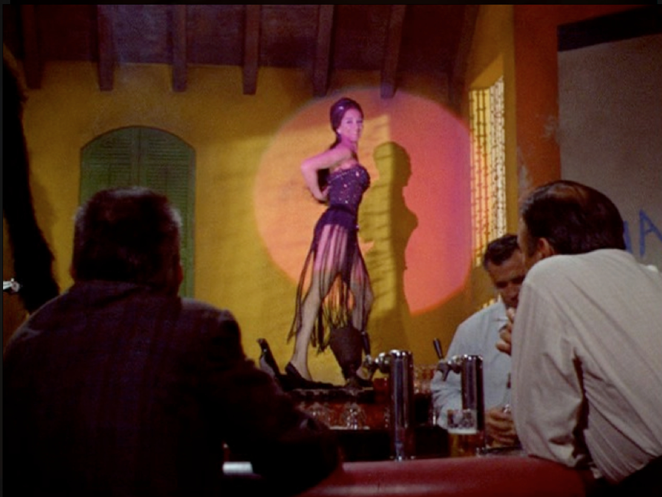 Suzanne Pleshette interpretó a un stripper del espacio exterior en 