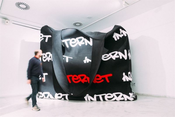 YouTube, ese vertedero digital para el arte, se exhibe en Las Naves