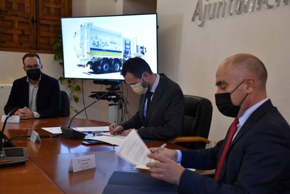 La nueva contrata de limpieza de Elche empieza el 1 de mayo parcialmente con el barrido diario 
