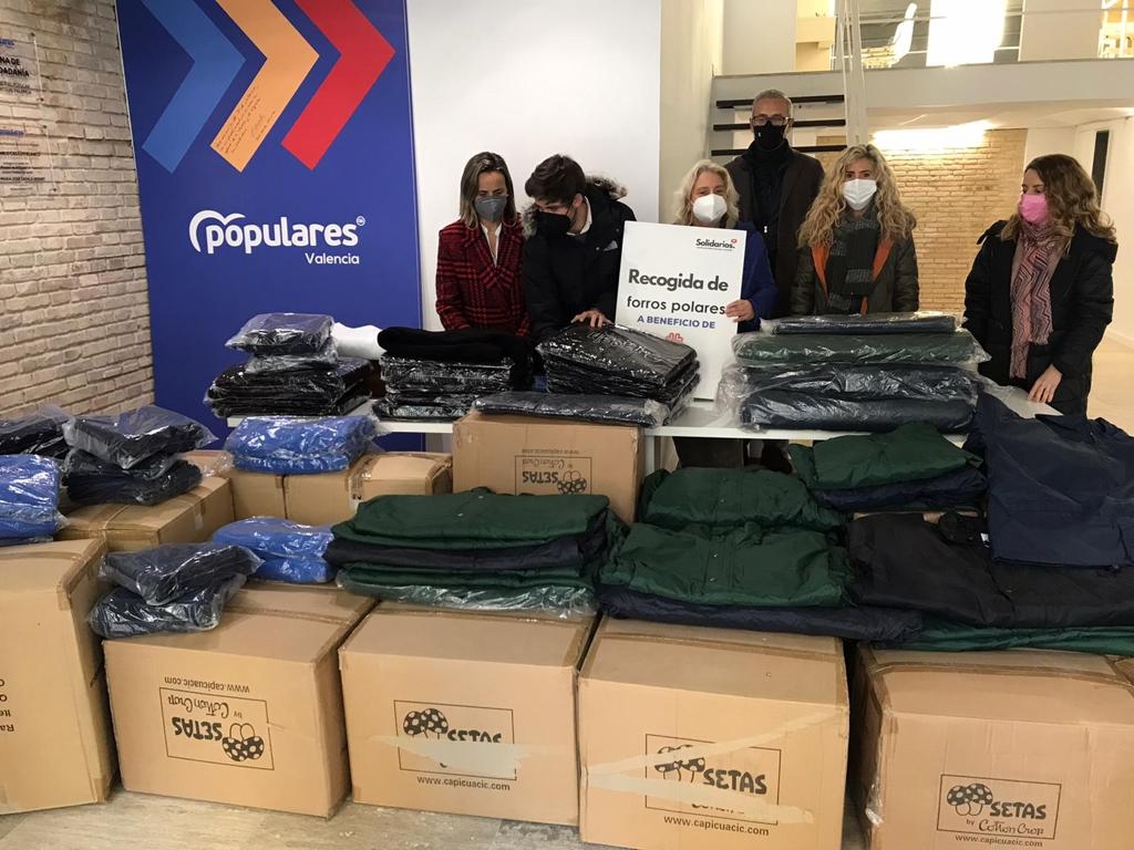 Medio millar de abrigos para los más necesitados en València 