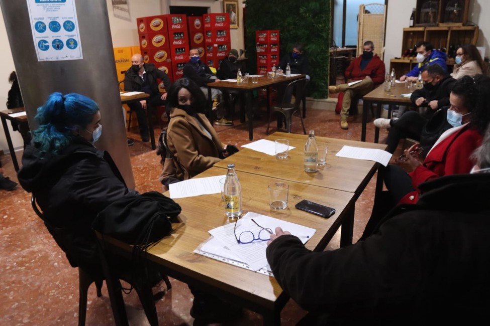 Reunión de representantes del sector hostelero de Vila-real, durante su reunión de este lunes. (Foto: Toni Losas) - 