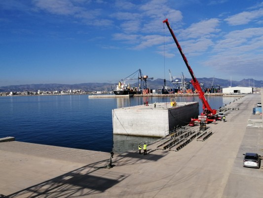 El puerto agiliza el muelle de graneles líquidos y espera tenerlo listo en agosto