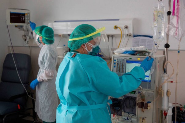 La Comunitat vuelve a batir el récord de ingresos por coronavirus con 2.752 hospitalizaciones