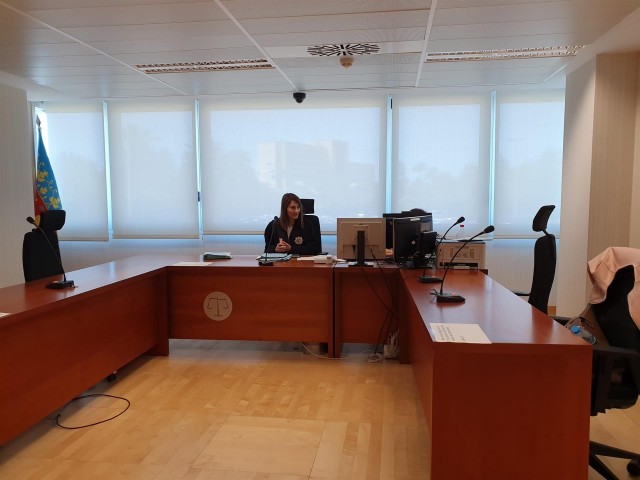 El Colegio de Procuradores reclama el uso de la videoconferencia para evitar suspensiones