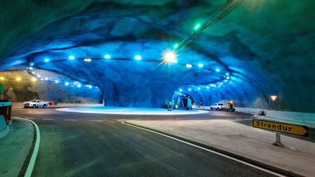 La murciana Secom ilumina con 28.000 led la primera rotonda submarina del mundo