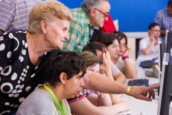 Valencia acoge un acto conmemorativo de reconocimiento a las personas mayores con más de 400 asistentes