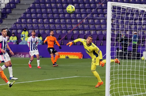 (0-1) El Valencia coge aire en Zorrilla