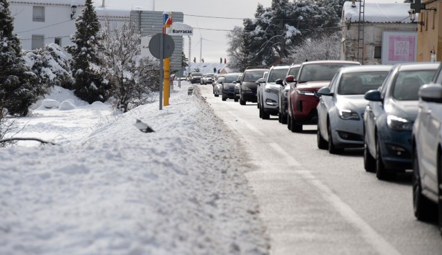 Tráfico da salida a los camiones de Segorbe y limita el acceso a la nieve para poder reabrir carreteras