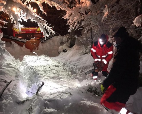 Bomberos de la Diputación rescatan a un 'masover' de Vistabella que necesitaba atención médica