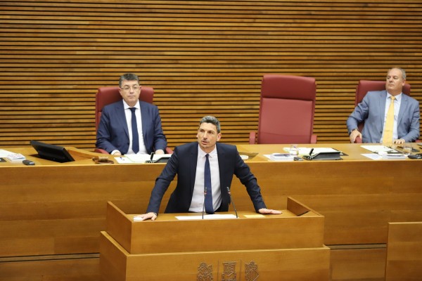 Cs exige al Consell que vacune a los profesores y pide a Marzà que explique el plan de seguridad en las aulas