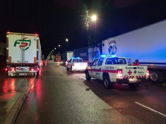 Más de 200 camiones siguen bloqueados en Castellón mientras sigue la alerta roja por nieve