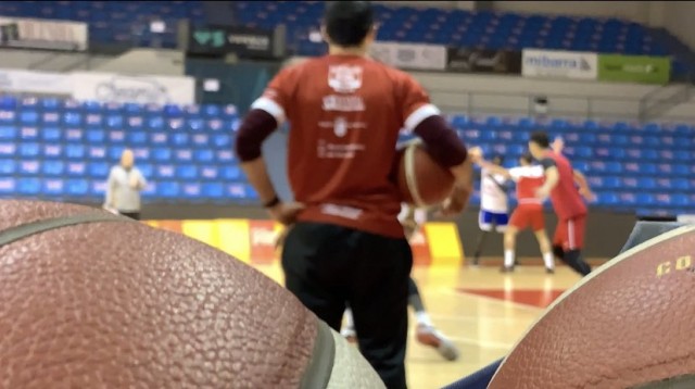 La covid-19 también entra en el vestuario del Murcia, cuya plantilla estará 10 días en cuarentena