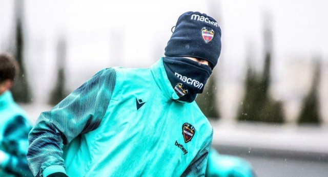 Cambio de árbitros en el Levante UD-SD Eibar por el temporal de nieve