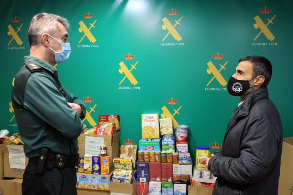 Guardia Civil dona media tonelada de productos de alimentación en beneficio del Banco de Alimentos del Segura
