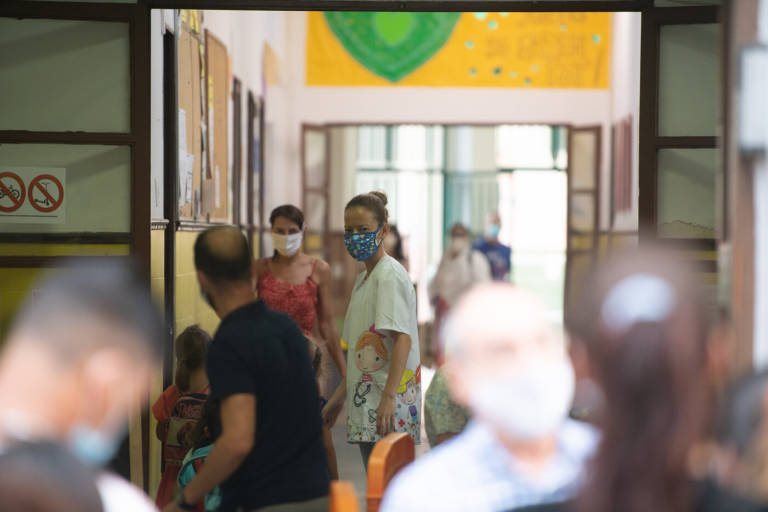 Compromís pide al Ministerio de Sanidad que se priorice a los docentes en el proceso de vacunación