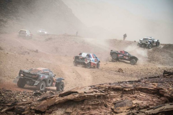Benavides y De Villiers ganan en una mala jornada para Sainz y Barreda