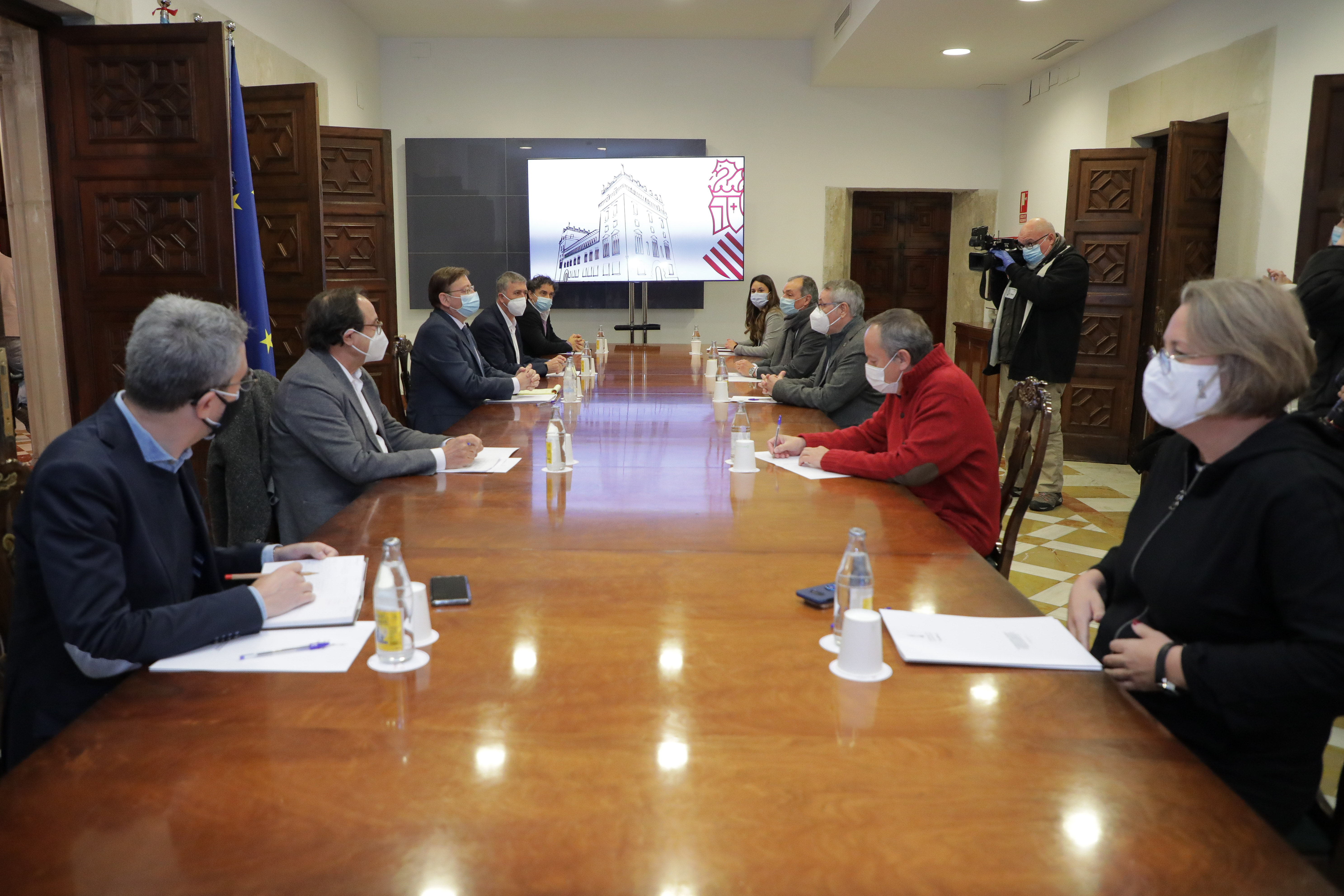 El Consell estudia conceder préstamos subvencionados a empresas afectadas por la covid