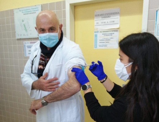 El Colegio de Médicos de Castellón pide a la ciudadanía que se vacune contra la covid-19
