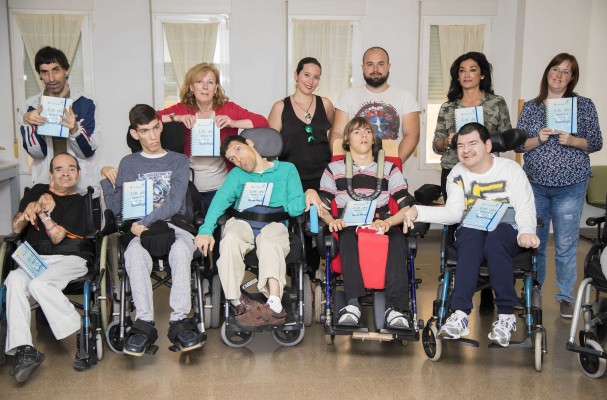 ‘Acciónate’ dona agendas de superación personal a APCA como herramienta para sus asociados

