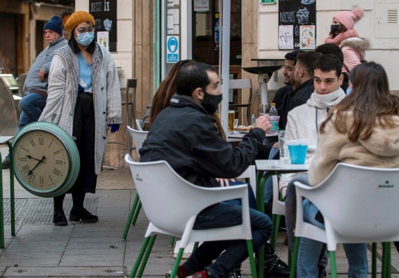Sanidad registra 25.456 nuevos casos de covid-19, 12.327 en las últimas 24 horas