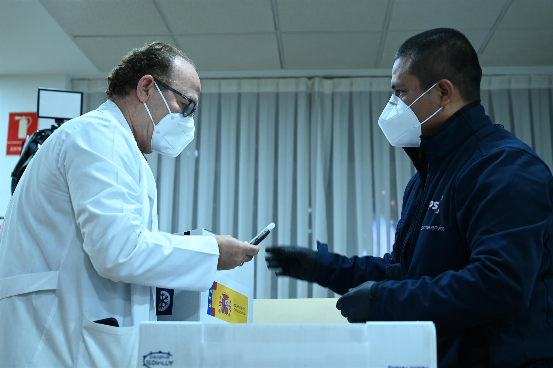 Sanidad se compromete a vacunar a los médicos de la privada, según el Colegio de Médicos