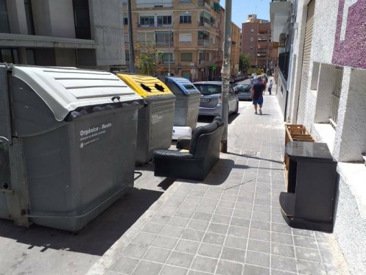 El PSOE insta a Barcala a adaptar el horario de depósito de la basura por el toque de queda