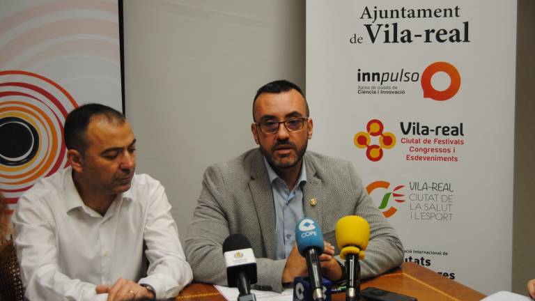 El concejal de Economía, Xus Madrigal, y el alcalde de Vila-real, José Benlloch, en una imagen de archivo. - 