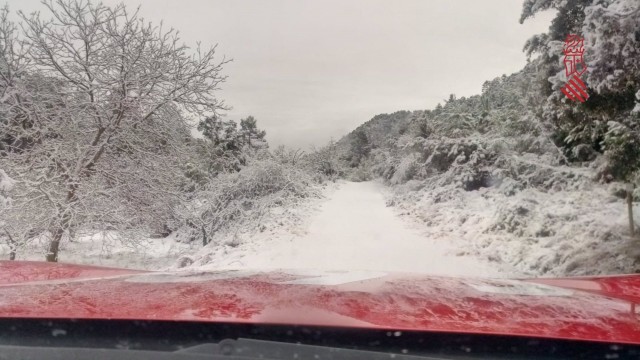 Aemet eleva el nivel de aviso a rojo por nevadas en el interior de la provincia hasta el sábado