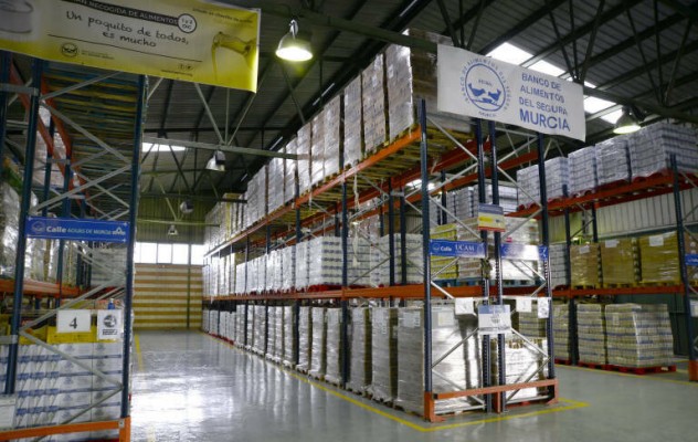 Los trabajadores de Auxiliar Conservera donan 18.000 euros al Banco de Alimentos