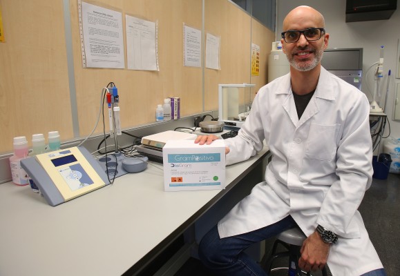Gram Positivo, desde la UMH, comercializará directamente su kit de detección de lactosa este año
