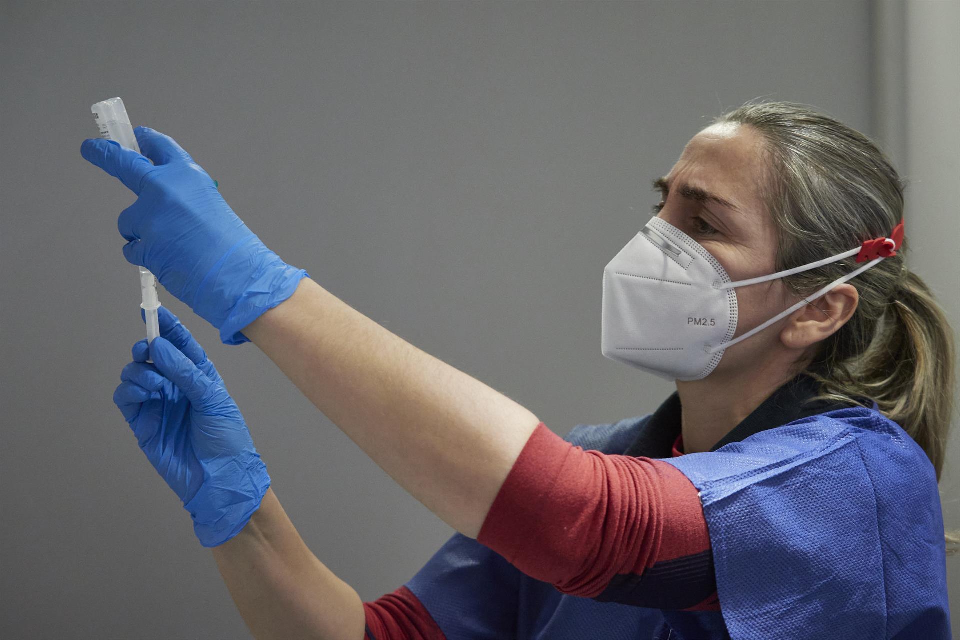 España ha administrado 207.323 dosis de la vacuna de Pfizer, 67.984 en las últimas 48 horas
