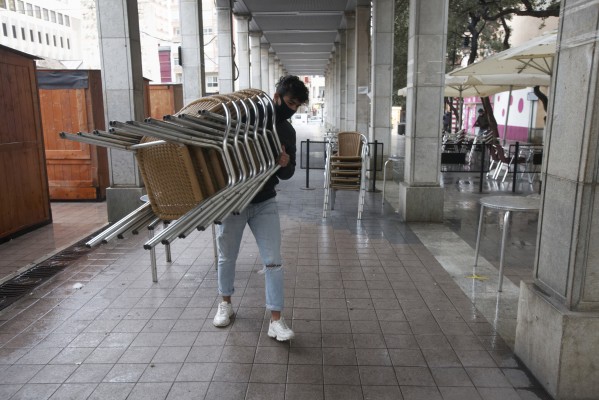 La hostelería castellonense cumple y echa el cierre a las 17.00 horas, pero anuncia movilizaciones