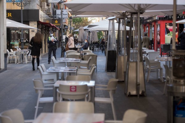 La hostelería de Alicante comienza a exigir daños por los cierres y prevé querellas si no llegan ayudas 